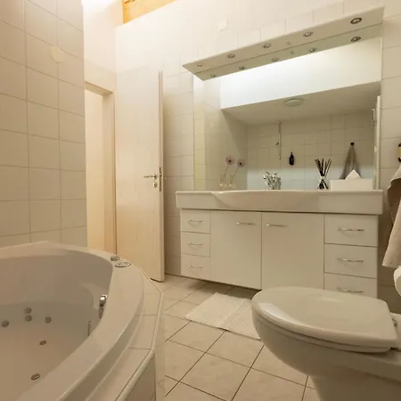 Victoria's - Luxurious Penthouse