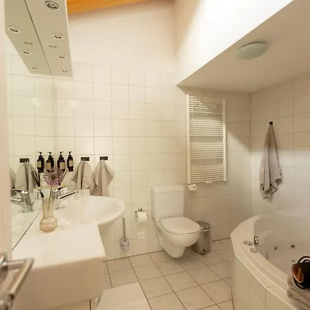 Victoria's - Luxurious Penthouse * 萨斯费